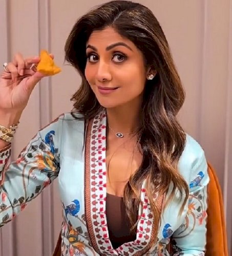 Shilpa Shetty's Sunday binge is all about Samosa love