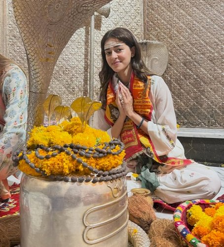 Ananya Panday offers prayers at Nageshwar Jyotirlinga: Om Namah Shivay