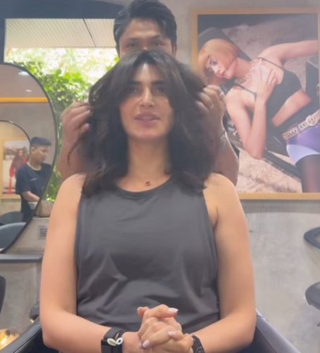 Mom-to-be Karishma Tanna flaunts her new cut with short hair