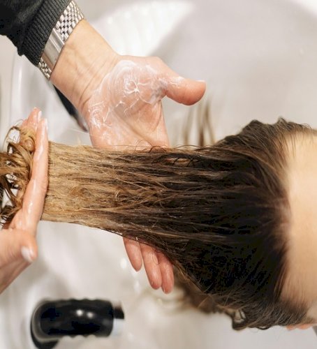 Leave-In Conditioner Benefits: The Secret to Soft, Healthy Hair