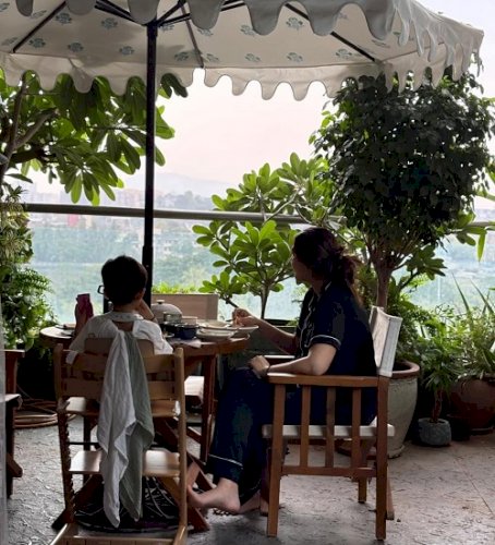 Sonam Kapoor says ‘life is a dream’ as she shares pictures of Vayu, Anand cradling newborn son