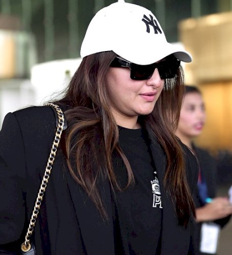 Sonakshi Sinha indulges in Aamras-Puri, says ‘Diet who?’