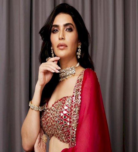 Karishma Tanna says ‘walking’ helps her during pregnancy, urges ‘mamas to be’ to not ‘completely stop moving’