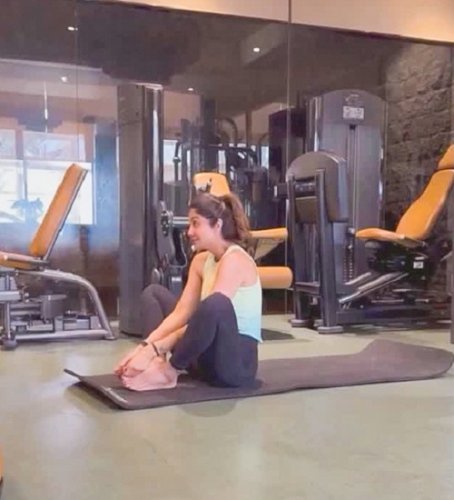 Shilpa Shetty says, she's ‘learning how to get back up literally’ as she tests her core strength