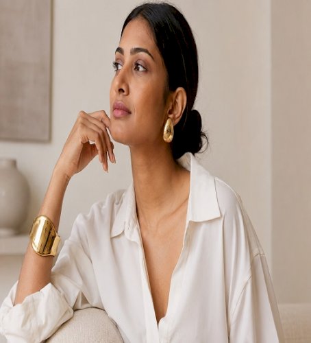 Bold Jewelry Replacing Heavy Layering: The New Era of Statement Styling