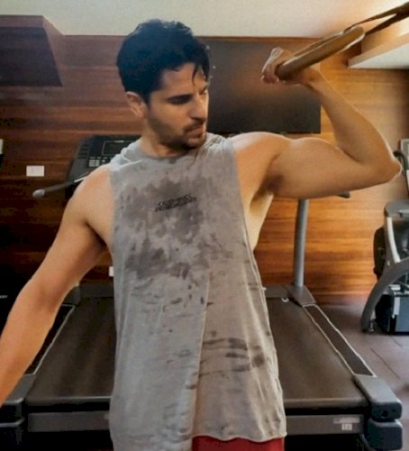 Sidharth Malhotra shells out mid-week fitness motivation: Muscle & hustle