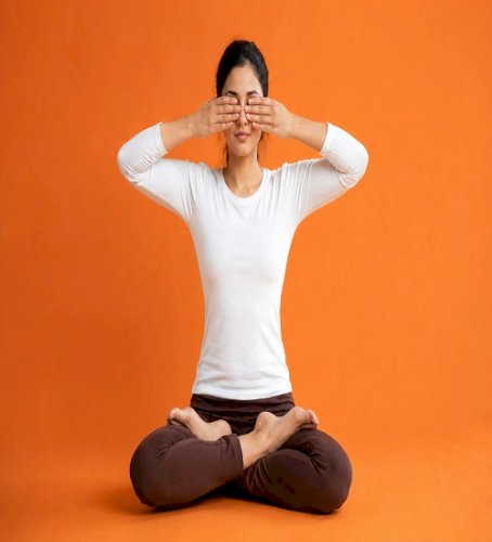From Vajrasana to Bhramari Pranayama, these yoga poses are effective in controlling epilepsy, and regular practice will provide relief.