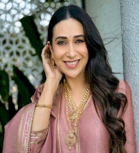 Karisma Kapoor recalls watching Rishi Kapoor's iconic song‘Dafli Wale’ in theatres as a child