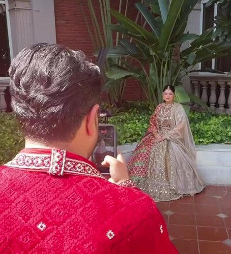 Anshula Kapoor calls fiance Rohan Thakkar her 'favourite' as he turns photographer at Mata Ki Chowki
