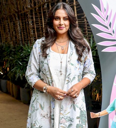 Bipasha Basu captures daughter Devi's pretend play as she makes a necklace