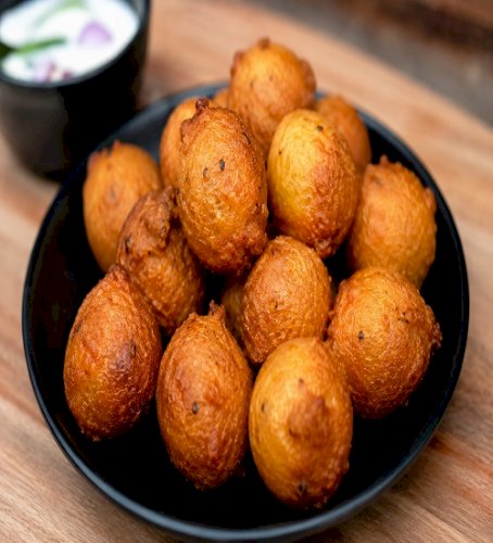 Kolar Bora: A Traditional Bengali Banana Fritter