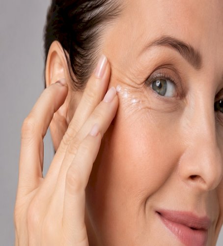 Skincare for Crow’s Feet: Simple Ways to Reduce Fine Lines Around the Eyes