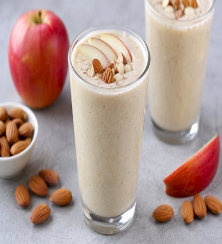 Apple Almond Shake – Healthy, Creamy & Refreshing Recipe