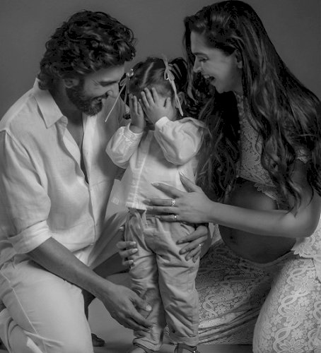 Ranveer & Deepika wait for the arrival of baby no 2 with some adorable family pics with Dua