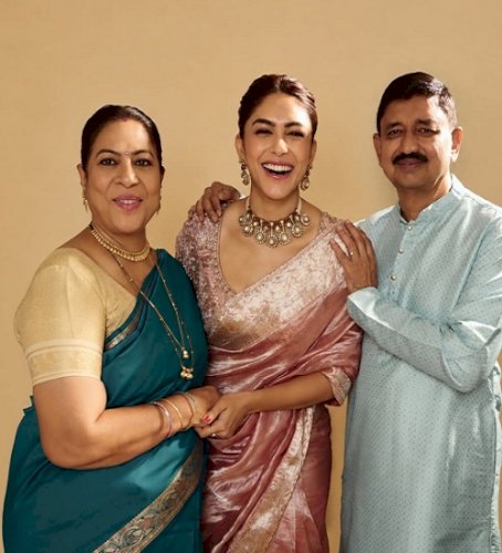 Mrunal Thakur shares family pic with parents, calls herself their ‘beloved daughter