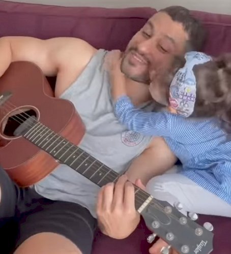 Kunal Kemmu celebrates daughter Inaaya’s birthday with a sweet guitar performance and cuddles